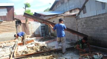 Rumah Umardi dan Fauziah Direhab Satgas TMMD, Warga Desa Ikut Bergotong Royong