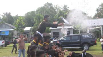 Warga Antusias Saksikan Atraksi Bela Diri Militer Sambut Kapok Sahli Pangdam IM